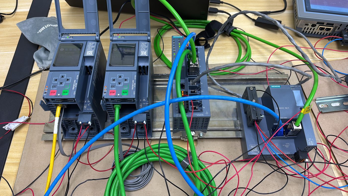Siemens S7-1500R redundancy system using CPU 1515-2R